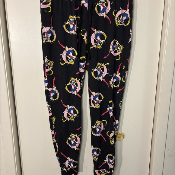 Sailor Moon Graphic Pajama Set - Picture 6 of 8
